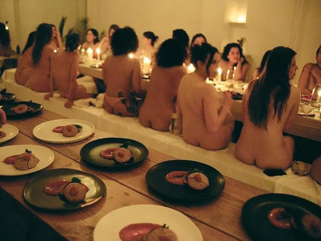 Fde Dinner Experience, a New York si cena nudi