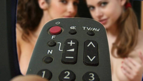 Vietato il sesso in TV, anche di notte