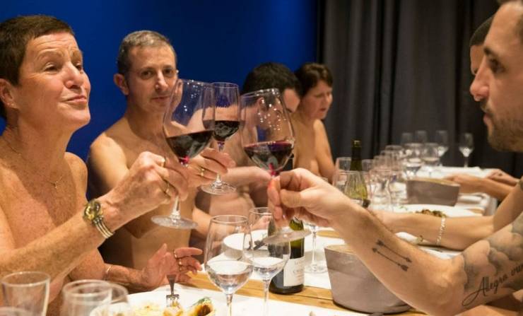 Chiude l'unico ristorante nudista a Parigi